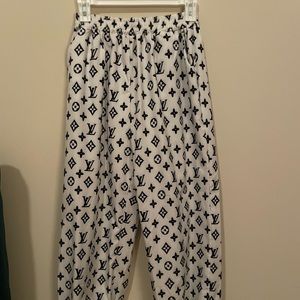 Louis V joggers one size